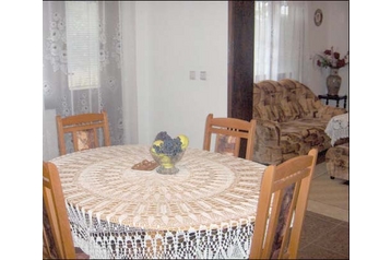 Bulgaria Chata Velika, Exterior